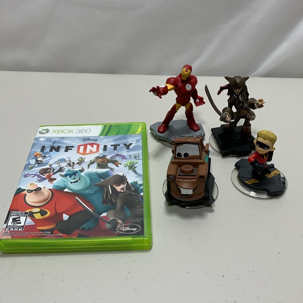 Disney Infinity1.0(Xbox 360,2004)w/Infinity Figure Mater,Capt Jack,Iron Man.Dash